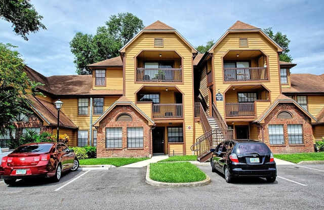 Nice 2 bedroom 1 bath condo at Lakewood Park in Altamonte Springs