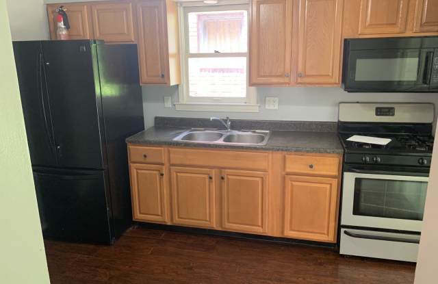 Charming 3 bedroom home in Carrick available September 1!