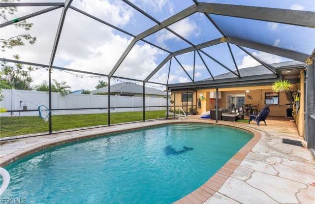 Photo of 2103 SE 8th Avenue