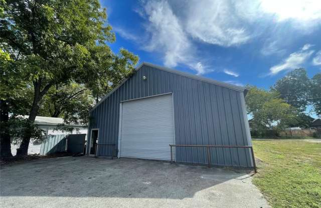 120 W Sears - 120 West Sears Street, Denison, TX 75021