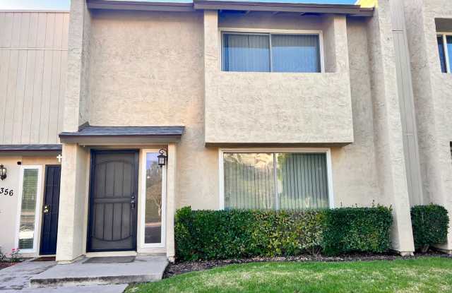 Beautiful 3 Bedroom/1.5 Bathroom townhouse located in the Santee Corsican Villas!