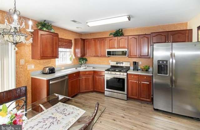 42821 PILGRIM Square