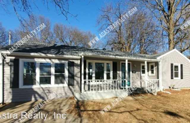 17004 E 3rd Ter N