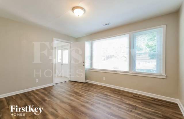 1854 Oakmont Drive Northwest