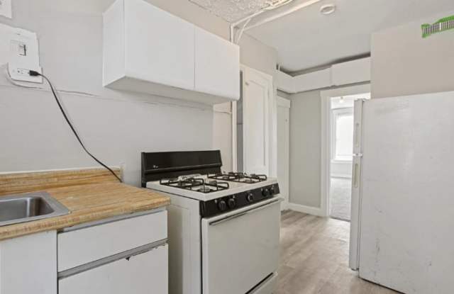 Photo of 2550 W Lombard St