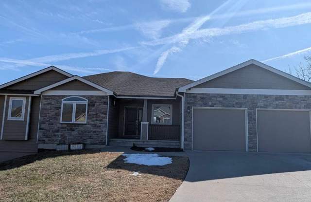 5 bdrm 3 bath fully finished home in Manhattan