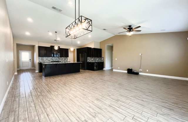 Stunning Luxury Home for Rent in Shafter