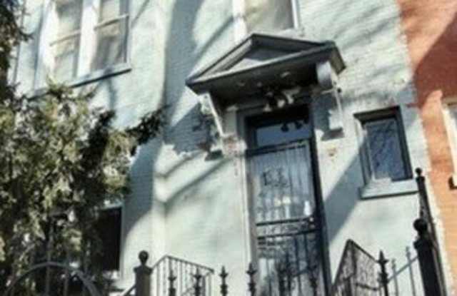 4838 W FULTON Street