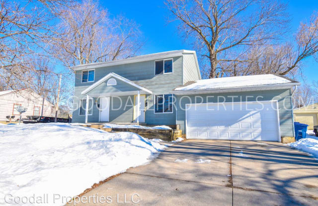 3301 61st St - 3301 61st Street, Des Moines, IA 50322