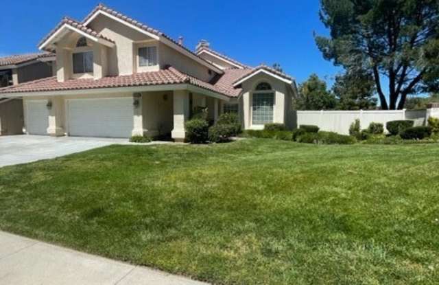42075 Avenida Vista Ladera