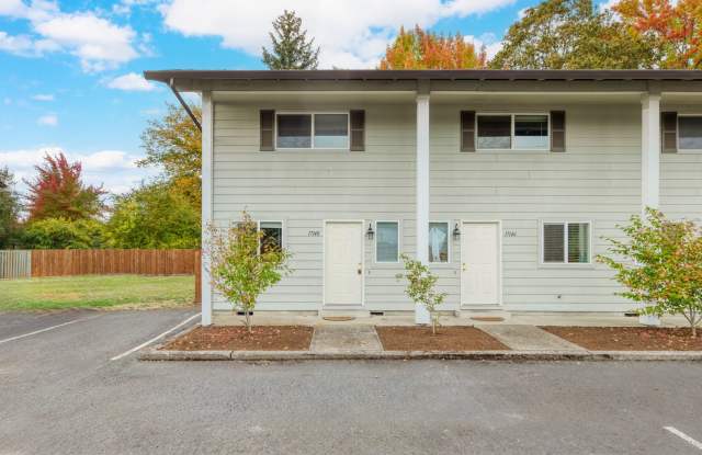 Photo of END UNIT!! 2 BEDROOM  1 .5 BATH TOWNHOUSE