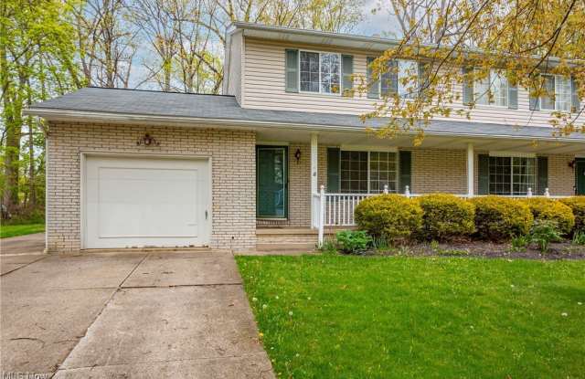 1549 Robin Lane
