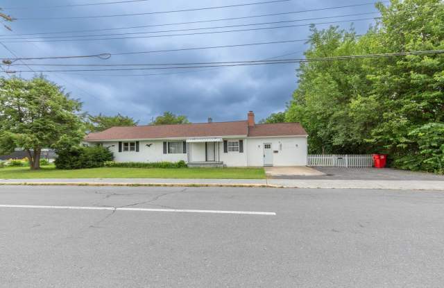 2 Bed, 1 Bath, Single Family Home in Ranson, WV