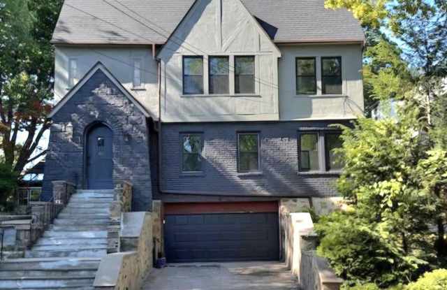 26 W Devonia Avenue