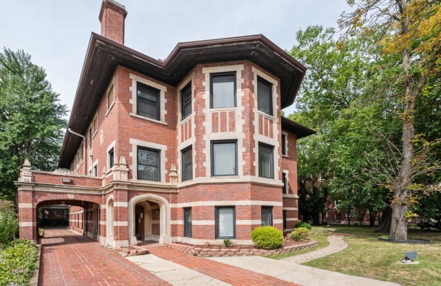 6746 South Jeffery Boulevard - 6746 South Jeffery Avenue, Chicago, IL 60649