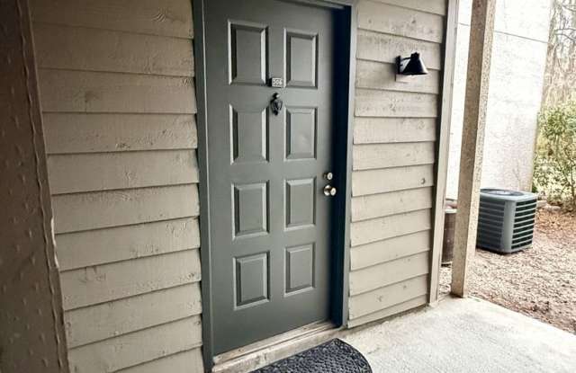 Comfortable coastal living in a convenient mid-island location! Available Now!