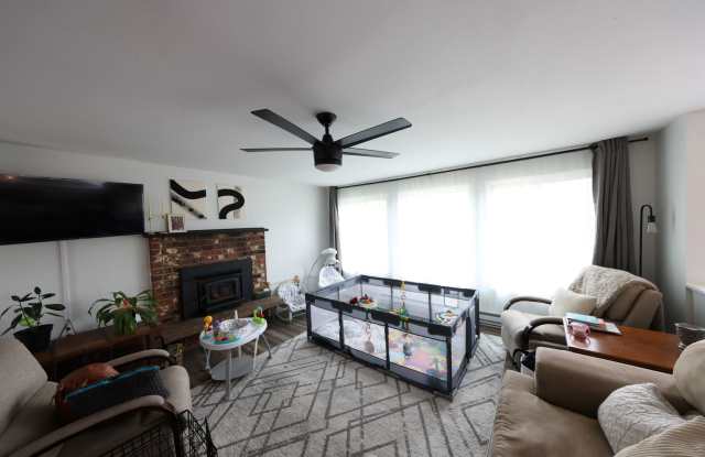 3 Bed 2 Bath - A/C - Large Backyard - Dog Friendly - NAS Whidbey