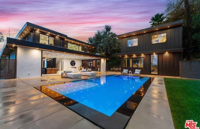 9031 Alto Cedro Dr