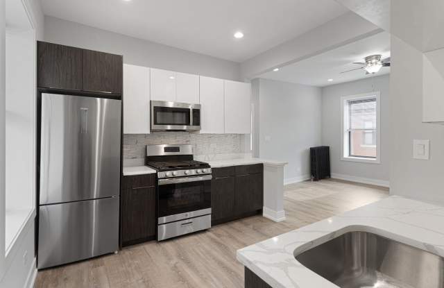 Photo of 7425 N Clark St