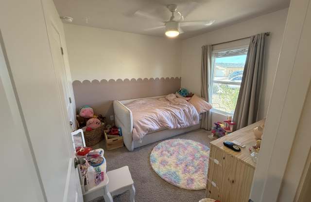 169 W DOUGLAS Avenue