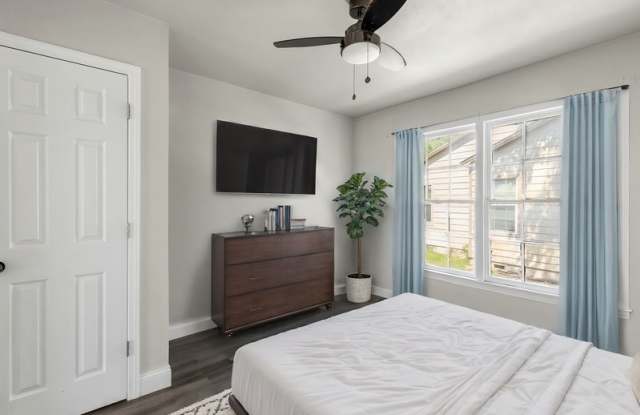 3121 Colonial Avenue