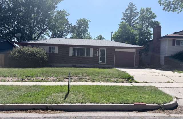 5 Bed 2 Bath off N.Academy/Constitution