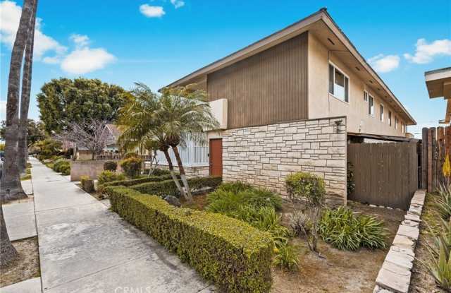 121 S Illinois Street