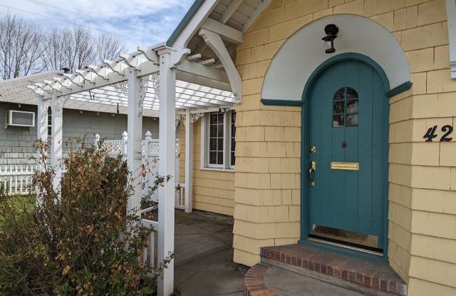 Charming 3 bedroom Normal Hill house