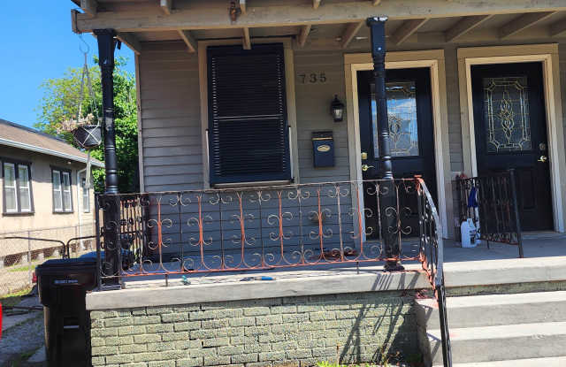 735 Pontalba Street