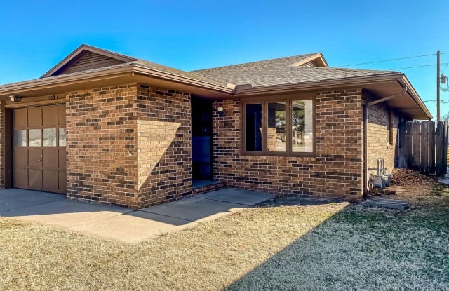 809 32nd Terrace - 809 32nd Terrace, Hutchinson, KS 67502