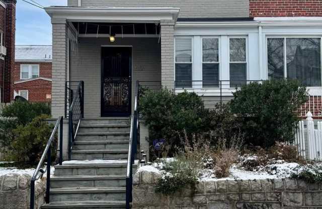 Photo of 612 QUINTANA Place NW