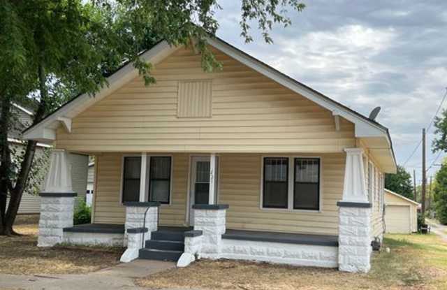 101 S 2nd - 101 South 2nd Street, Tonkawa, OK 74653