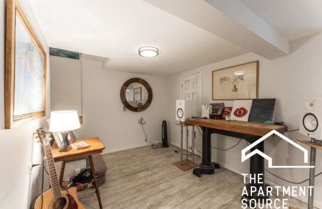 2732 North Monticello