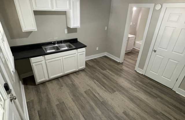 2932 N Dearborn Street