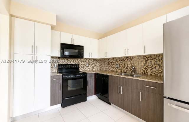 405 LAKEVIEW DR