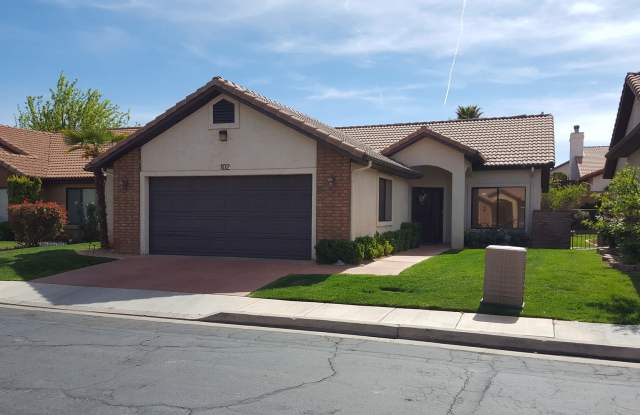 Available July! 3 Bed/2 Bath community with Pool! 6 or 12 month available!