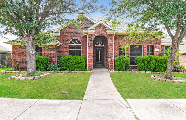 3 BR/3BA | Newly Renovated Single Family Home | Fenced backyard | In Royse City!