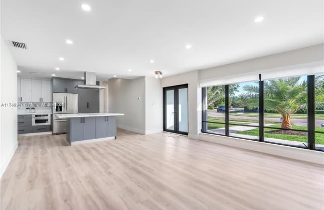 8421 SW 27th Terrace