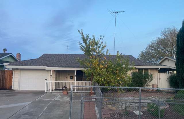 Spacious 3 bed 1 bath plus bonus room! Pet friendly with nice size back yard