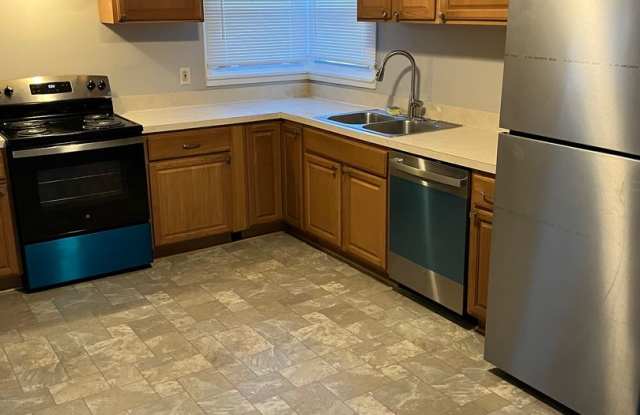 Spacious 4 bedroom 1.5 bath ranch Eastwood