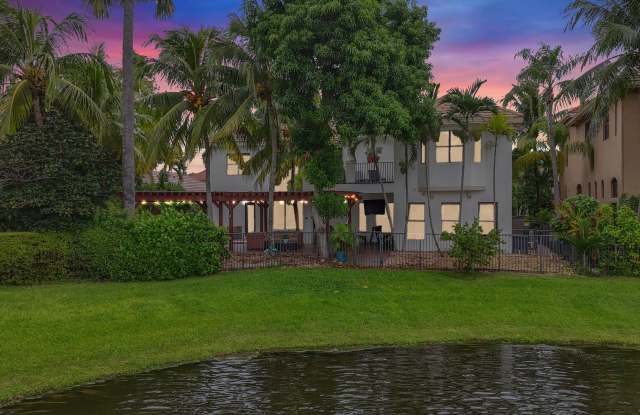 10703 Versailles Boulevard