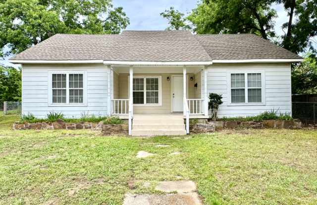 Spacious 3 Bedroom Home with Modern Updates & Shop