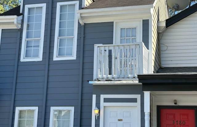 2 Bedroom / 2.5 Bath Townhome for Rent - 3782 London Drive, DeKalb County, GA 30032