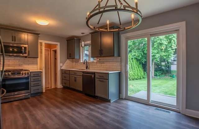 216 West Glenridge Road