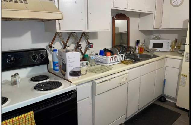 Spacious, three bedroom apartments in safe and quiet neighborhood of Charlotte