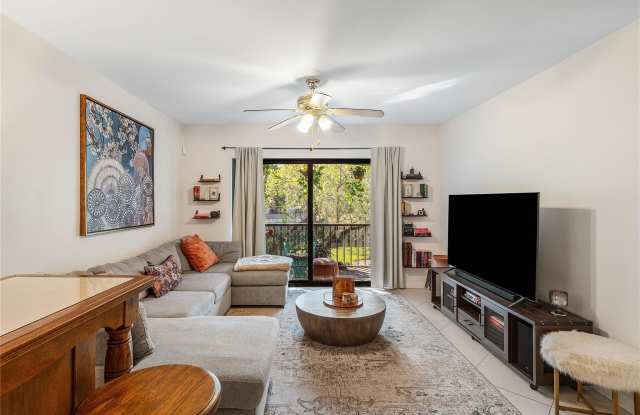 3111 Oakland Shores Drive unit: 208