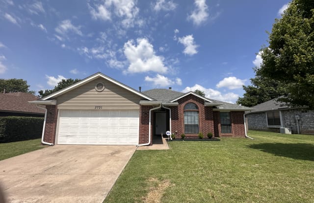 3701 Shannon Dr - 3701 Shannon Drive, Moore, OK 73160