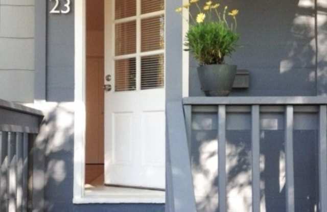 23 Degraw Ave