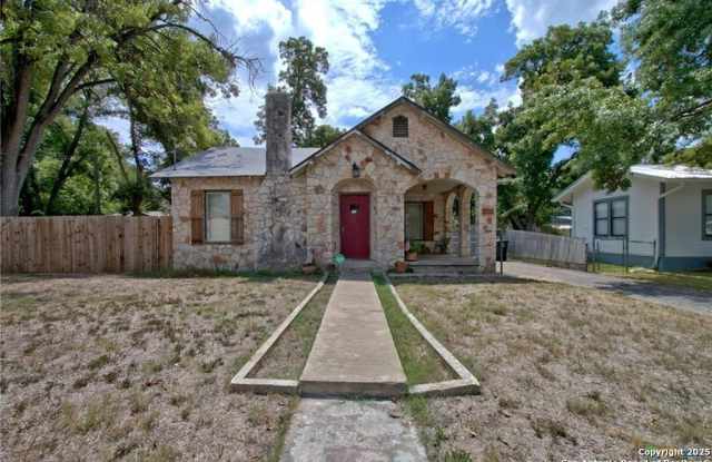 Photo of 320 E Faust