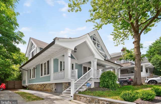 2922 NEWARK STREET NW